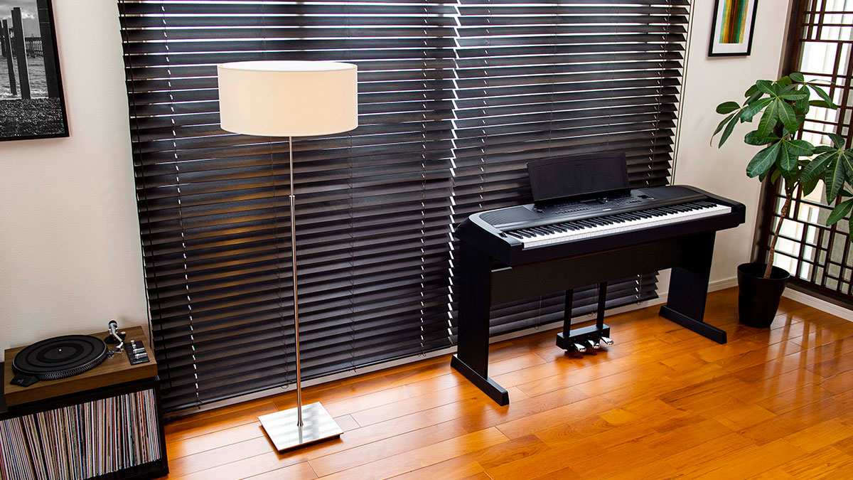 Yamaha DGX670 Lifestyle in Living Room