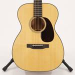Martin Standard Series 00-18 Grand Concert Acoustic Guitar - Spruce Top with Mahogany Back and Sides