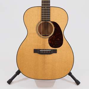 Martin 000-18 Modern Deluxe Acoustic Guitar - Spruce Top with Mahogany Back and Sides