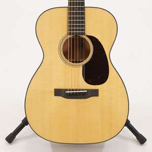 Martin Standard Series 00-18 Grand Concert Acoustic Guitar - Spruce Top with Mahogany Back and Sides